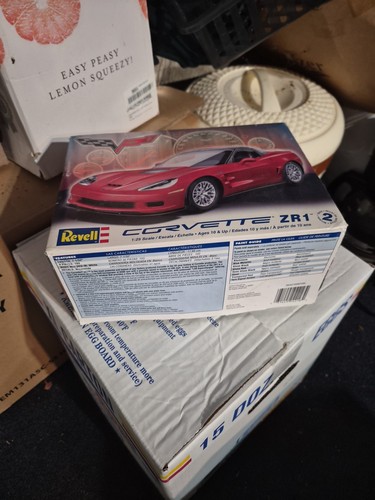 Revell corvette zr1 1 25 - revell,, corvette,